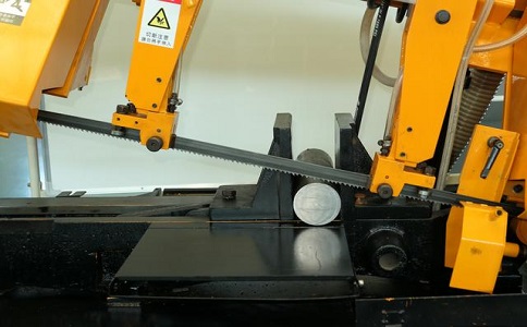 沙田镇数控带锯床自动送料精度会出现偏差吗？