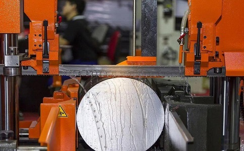 沙田镇立式金属带锯床切削出现跑带故障解决方法！